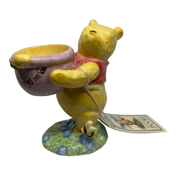 Disney Classic Winnie the Pooh Porcelain Egg Holder Easter Figurine Trinket - Picture 1 of 12